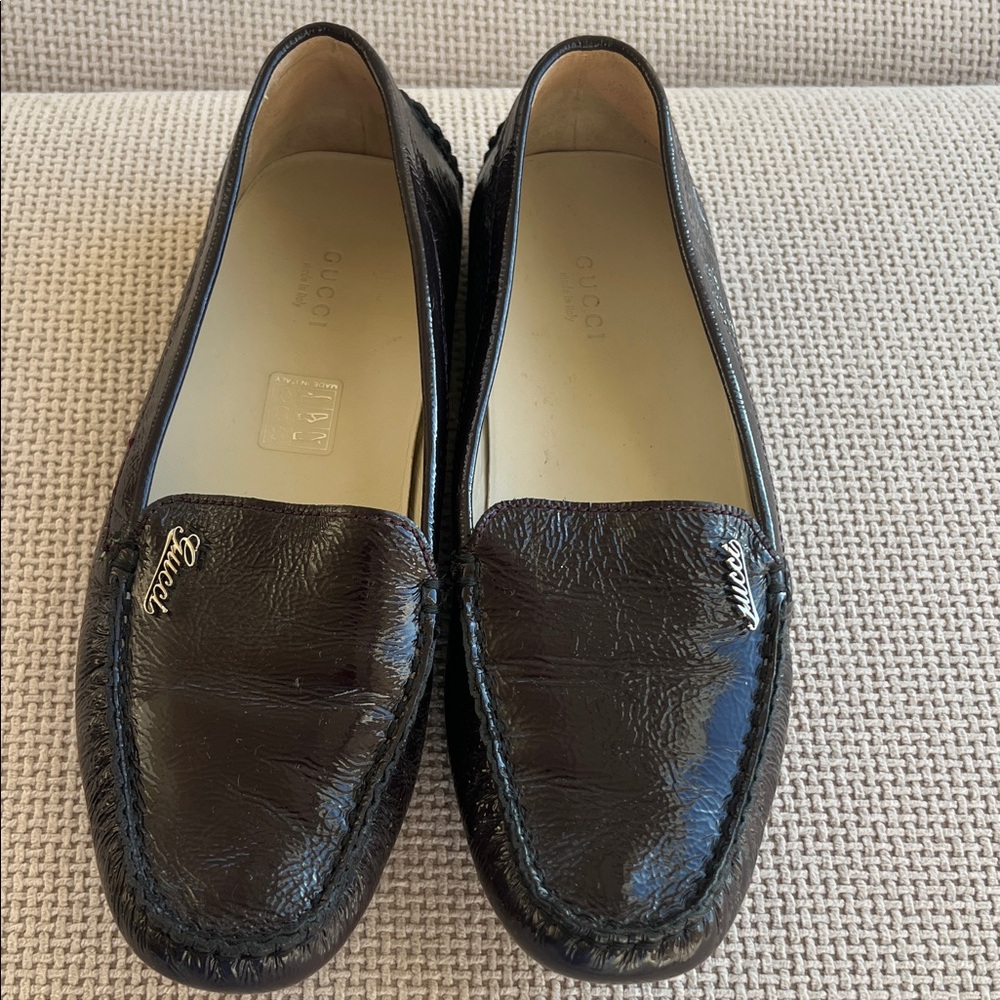 Gucci Women’s Black Patent Leather Slip-On Loafers with Script Logo